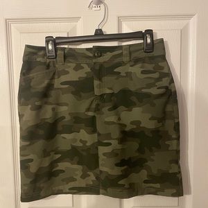 Sz 4 Eddie Bauer golf skort! Camo design! Excellent condition used! Green/khaki!